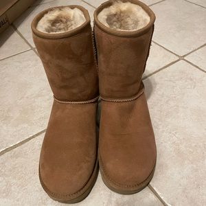 Uggs -chestnut size 7